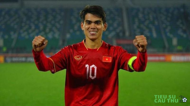 Cầu thủ Khuất Văn Khang