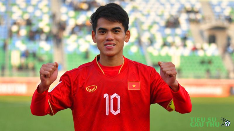 Tiểu sử cầu thủ Khuất Văn Khang