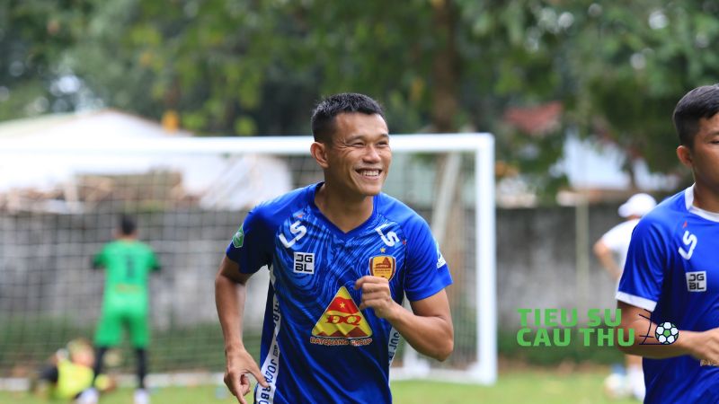 Tiểu sử cầu thủ Quang Hùng