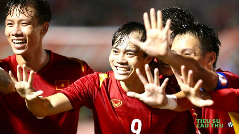 Tiểu sử cầu thủ Nguyễn Văn Toàn