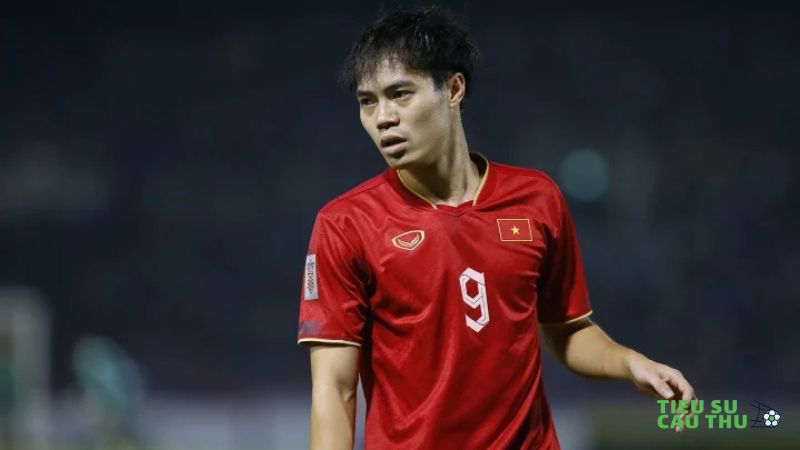Tiểu sử cầu thủ Nguyễn Văn Toàn