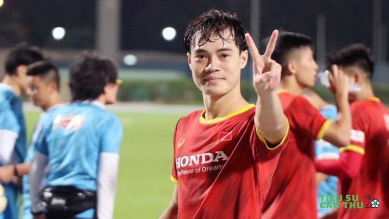 Tiểu sử cầu thủ Nguyễn Văn Toàn