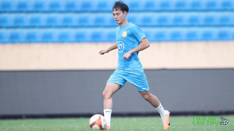 Tiểu sử cầu thủ Nguyễn Văn Toàn